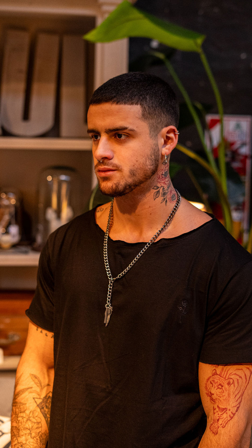 Camiseta Ibiza cuello amplio || Black Rose