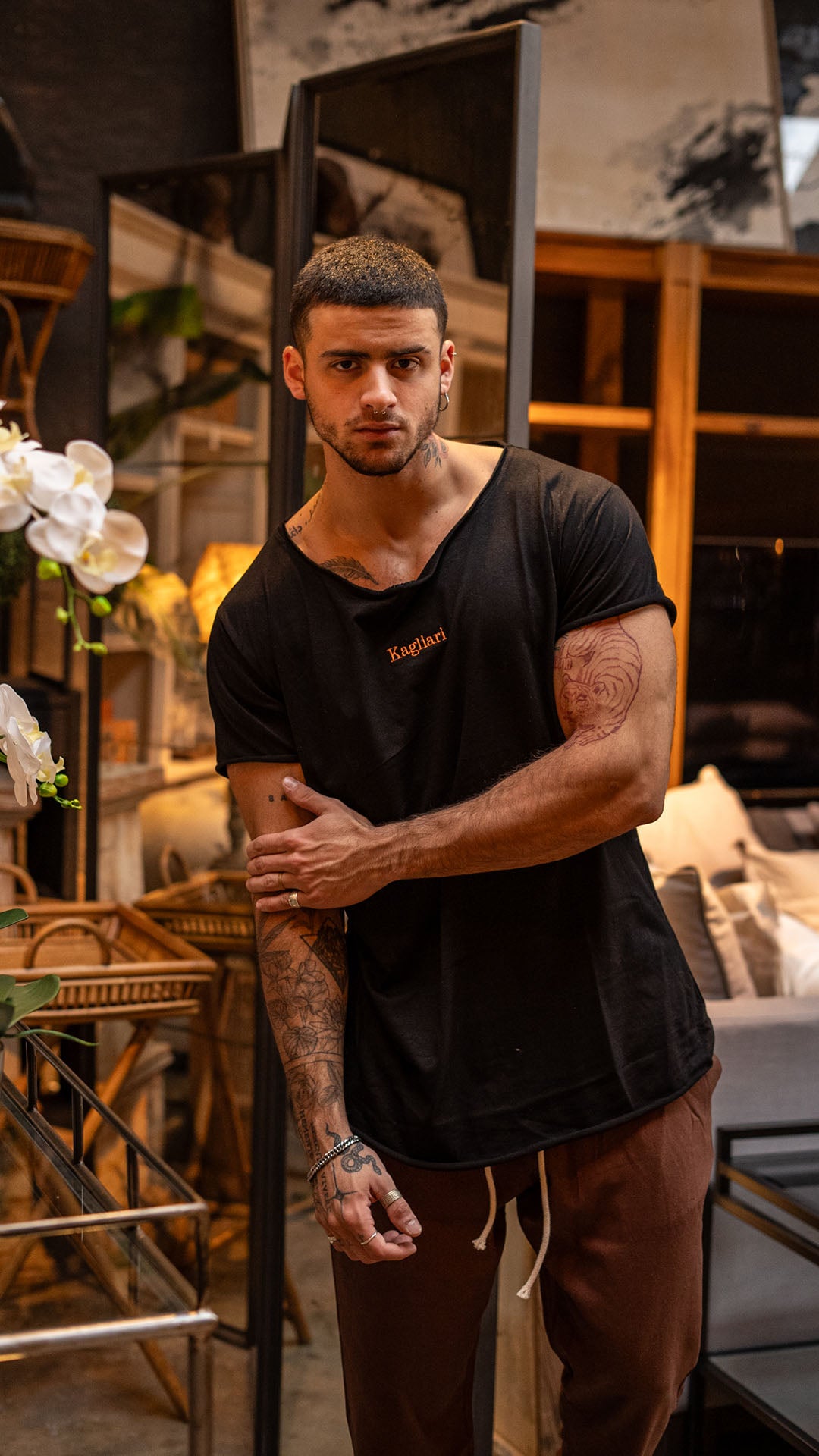 Camiseta Ibiza cuello amplio || Black Center