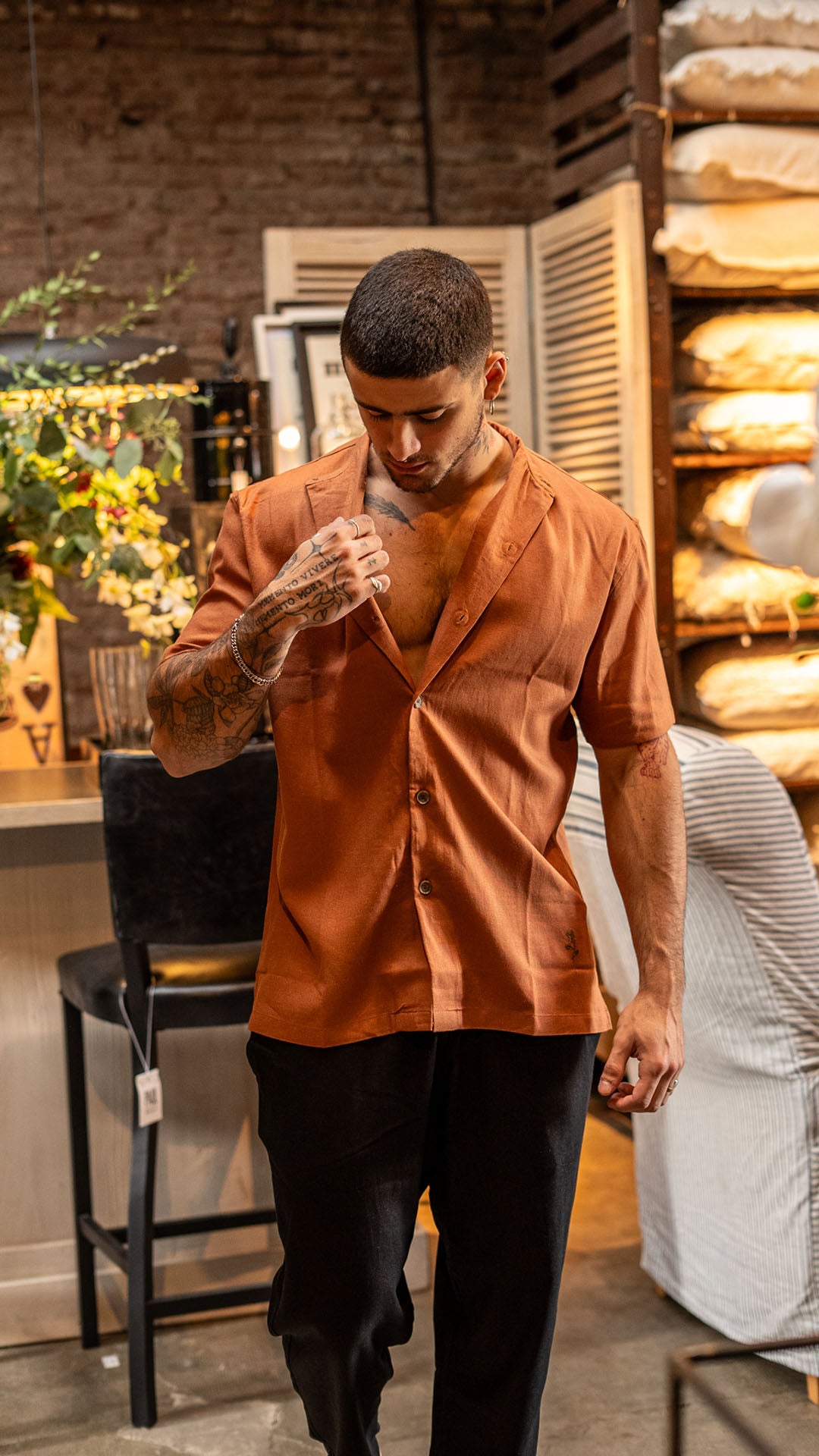 Camisa de lino cuello mao Avellana