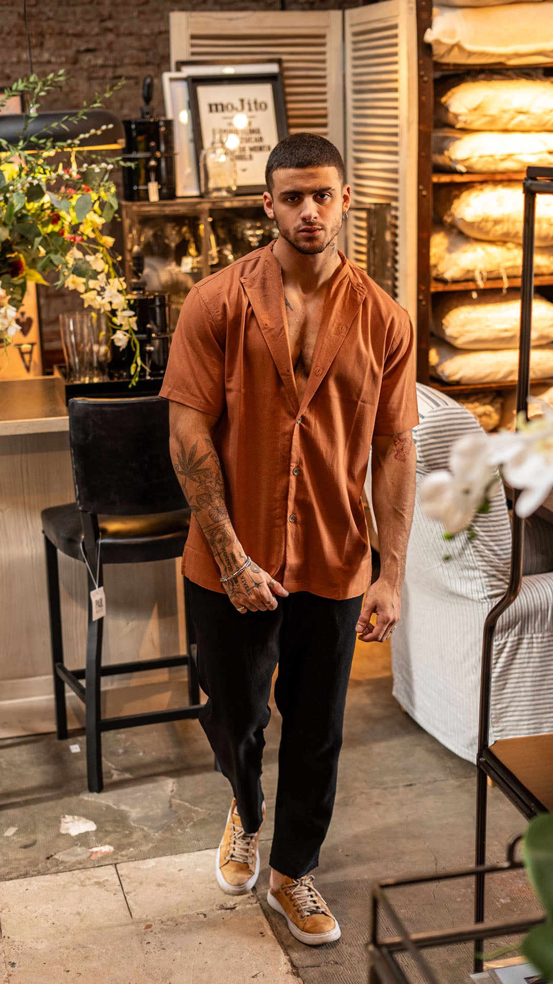 Camisa de lino cuello mao Avellana