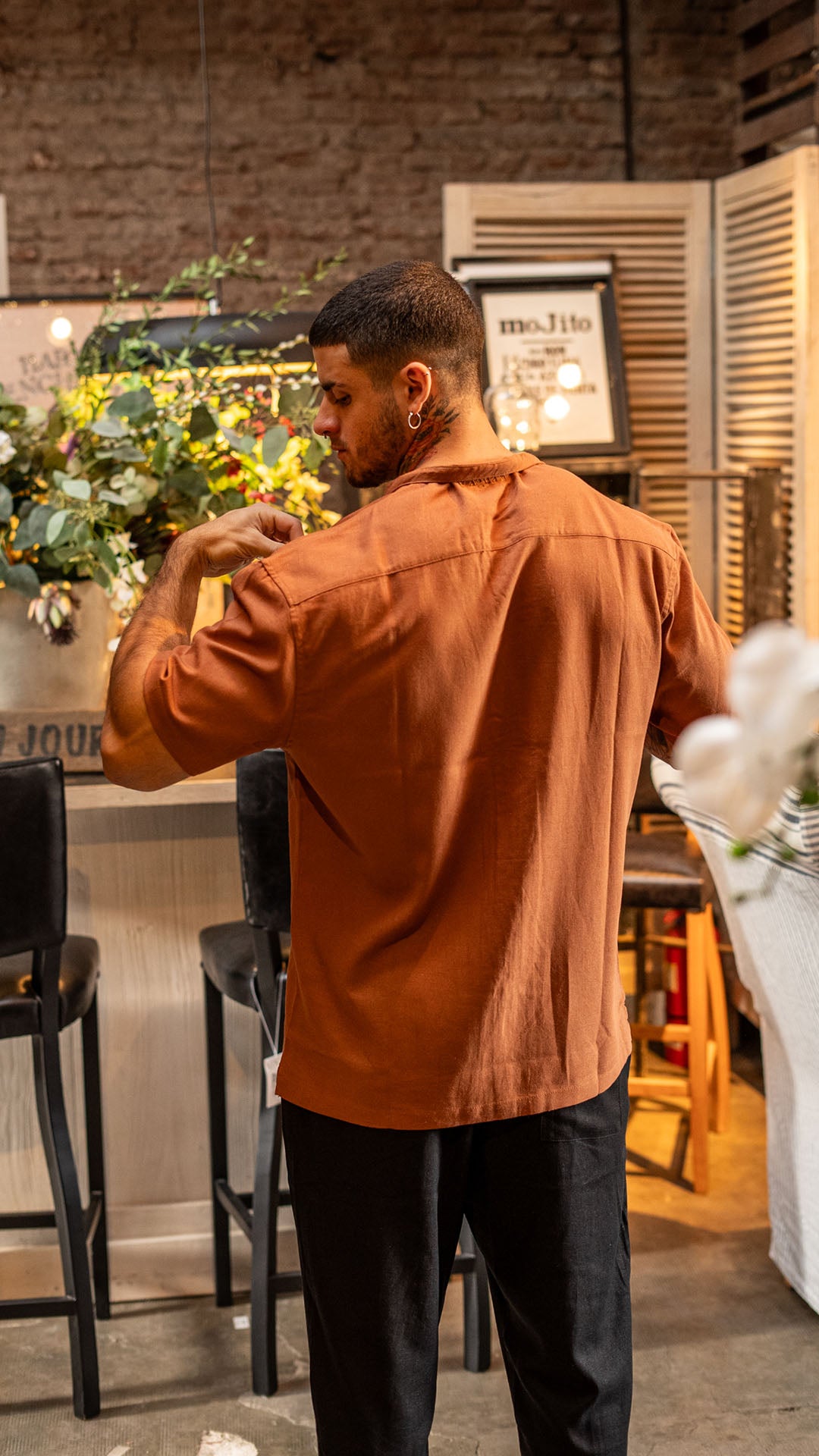 Camisa de lino cuello mao Avellana