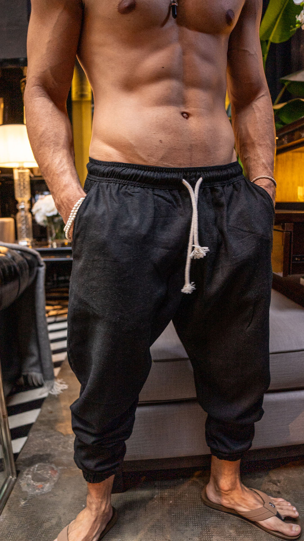 Pantalon de lino black con bajo elastico