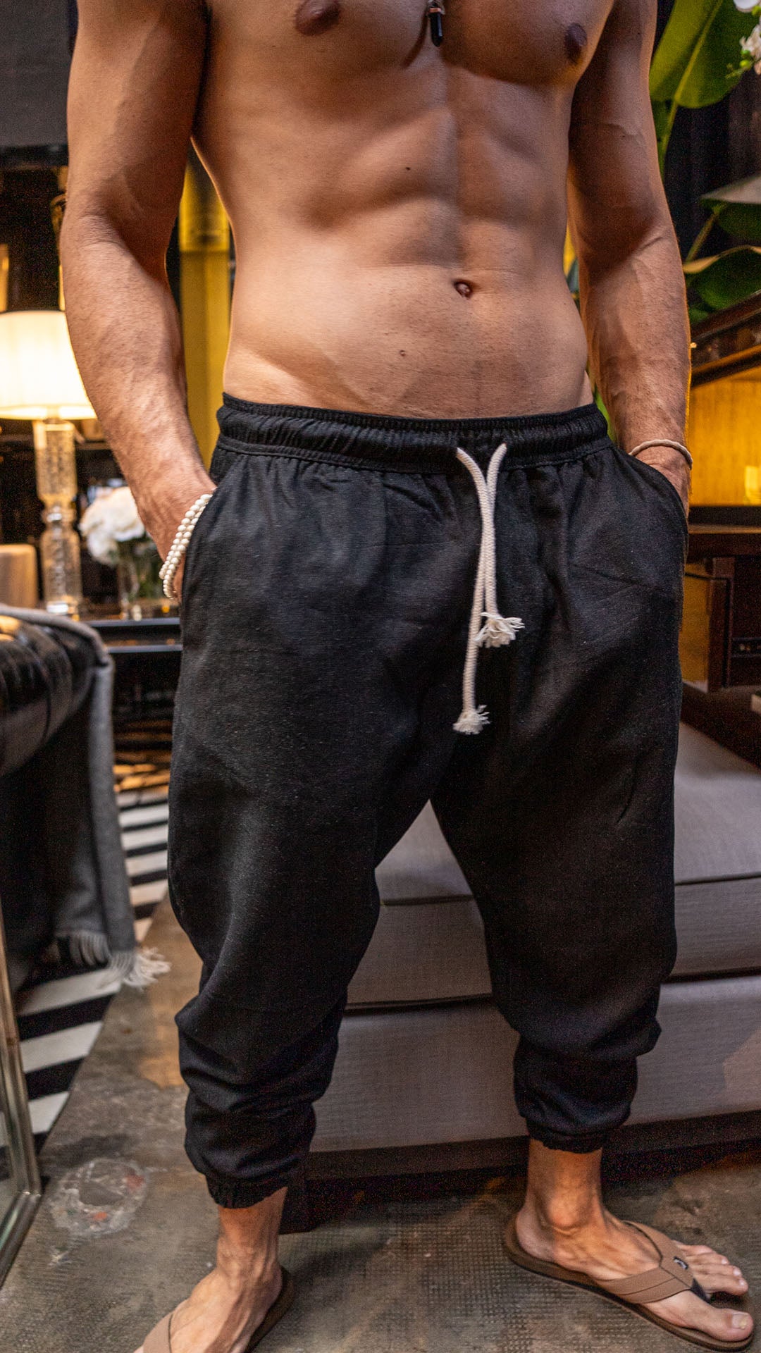 Pantalon de lino black con bajo elastico